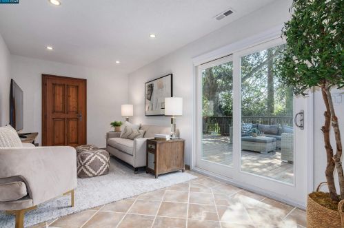 40 Las Palomas, Orinda CA  94563-1916 exterior