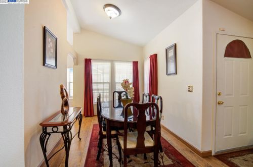 1370 Buckingham Way, Hayward, CA 94544-6306