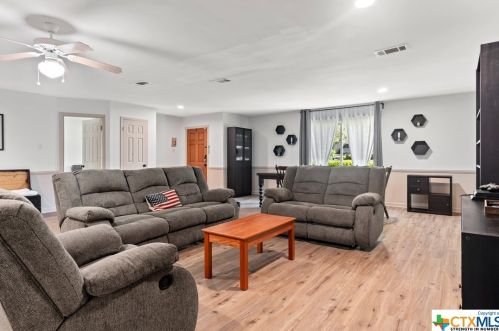 911 Laurie Ln, Copperas Cove, TX 76522-4219