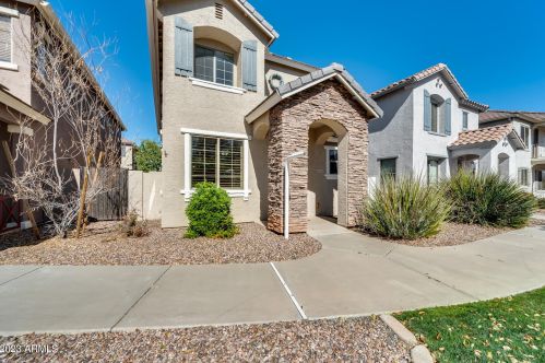 2862 Brett St, Gilbert, AZ 85295-6016