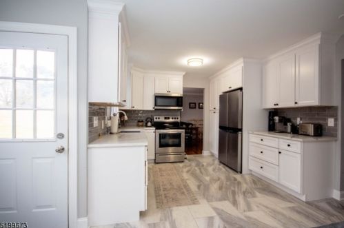 1 Mountain View Dr, Wantage NJ  07461-3032 exterior