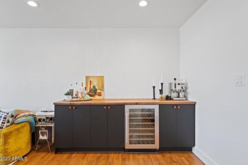 6811 11th Pl, Phoenix AZ  85014-1027 exterior