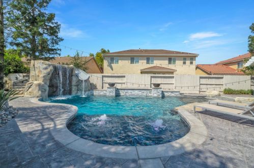 1305 Oak Leaf Cir, Valley Home CA 95361-2769 exterior