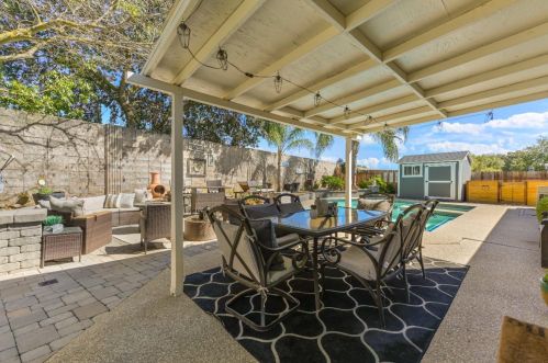 9901 Falcon Meadow Dr, Elk Grove CA 95624-2761 exterior