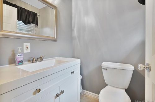 37 Victoria Dr, Colchester CT  06415-2319 exterior