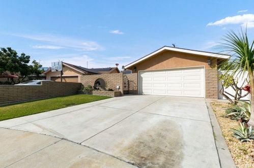 11405 Chadwell St, Lakewood, CA 90715-1210