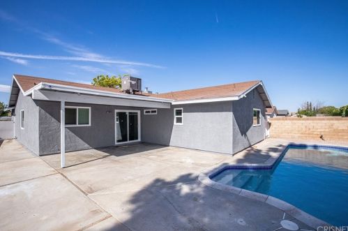 1018 Chagal Ave, Lancaster, CA 93535-4216
