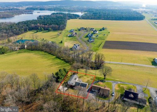 28 Moser Ln, Shoemakersville, PA 19555-9122