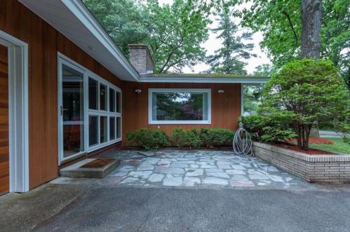 16 Mason Dr, Salem NH  03079-2101 exterior