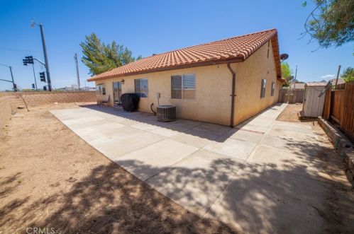 2869 La Vida Dr, Lancaster CA  93535-5873 exterior