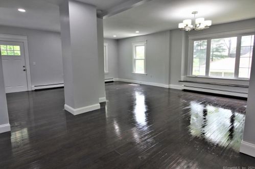 579 Cooke St, Waterbury CT  06710-1424 exterior