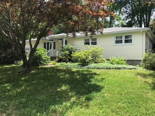 5 Mayflower Cir, Leicester, MA 01524-1607