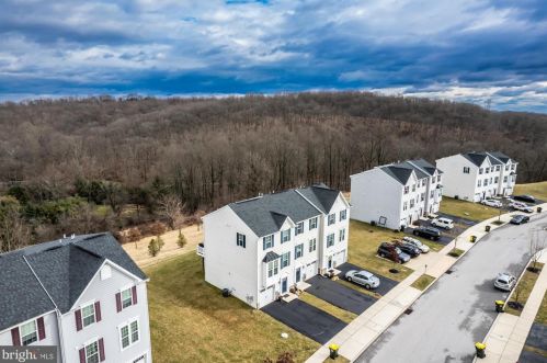 1839 Honeysuckle Ct, Downingtown PA  19335-7202 exterior