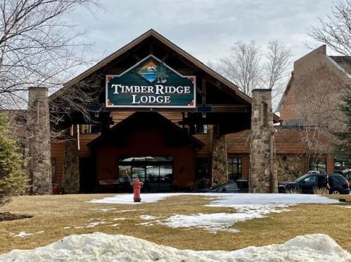 7020 Grand Geneva Way, Lake Geneva WI  53147-5105 exterior