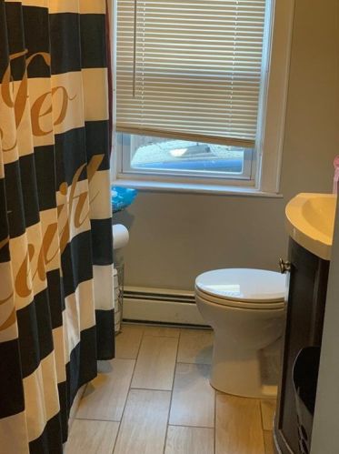 77 Seamans St, Providence RI 02908-1321 exterior