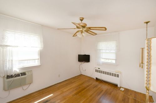 1247 Jacob Dr, Seaford, NY 11783-1725