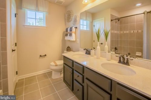 29 Winifred Dr, Hanover PA  17331 exterior