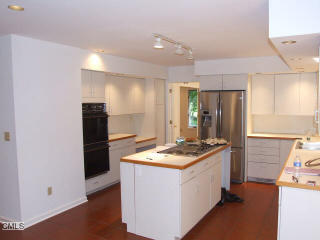 906 Burr St, Fairfield, CT 06824-7111