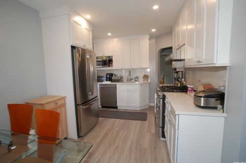 127 Maple Dr, New Hyde Park NY  11040-3109 exterior