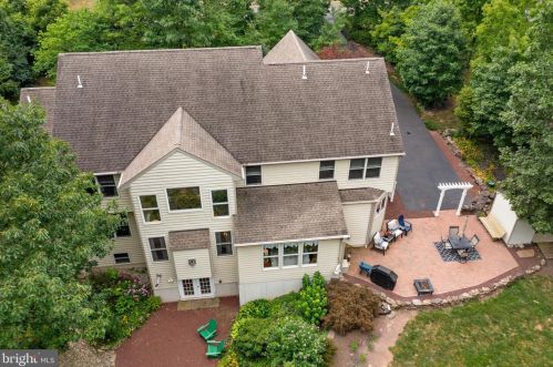 185 Clover Ln, Perkiomenville PA  18074-9485 exterior