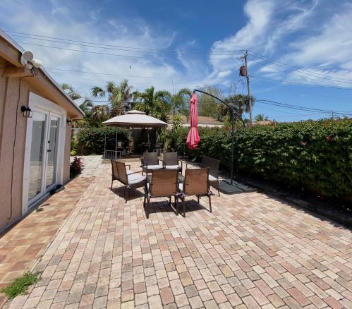 431 Maddock St, West Palm Beach, FL 33405-4627
