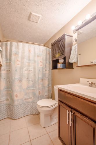 6025 Spicewood Ave, Florence KY  41042-1328 exterior