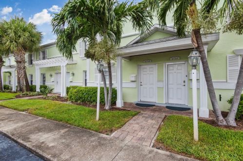 4759 Coquina Key Dr, Saint Petersburg, FL 33705-4812