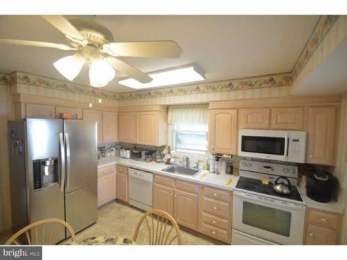 121 Knights Bridge Dr, Yardley, PA 19067-6022
