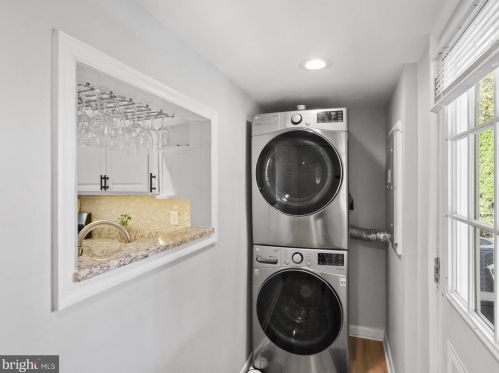 14359 Springbrook Ct, Woodbridge VA  22193-3401 exterior