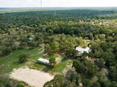 1326 Sand Hills Rd, Red Rock, TX 78662-4611