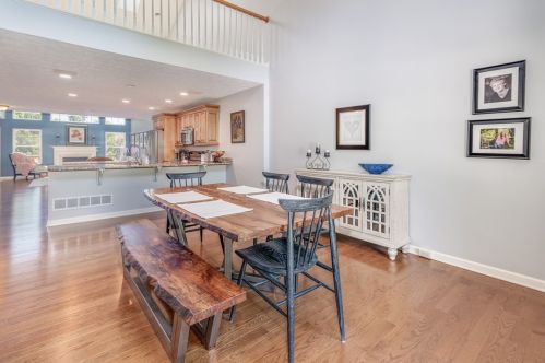 1064 Surrey Woods Dr, Canonsburg, PA 15317-6307
