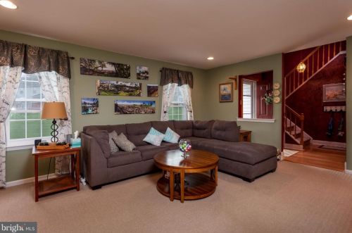 403 Stratford Ct, Lansdale PA  19446-6374 exterior