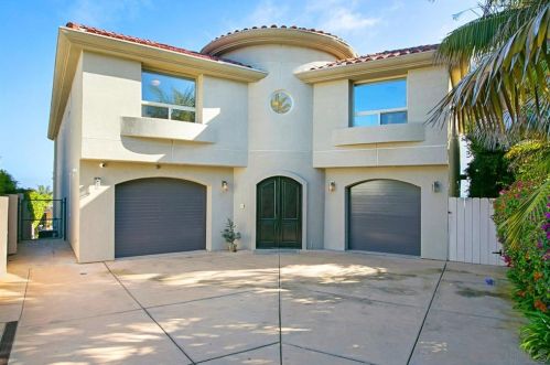 1532 Loring St, San Diego, CA 92109-1327