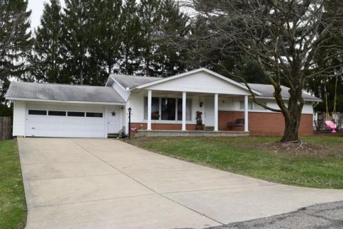 3145 Nob Hill Rd, Zanesville, OH 43701-1059