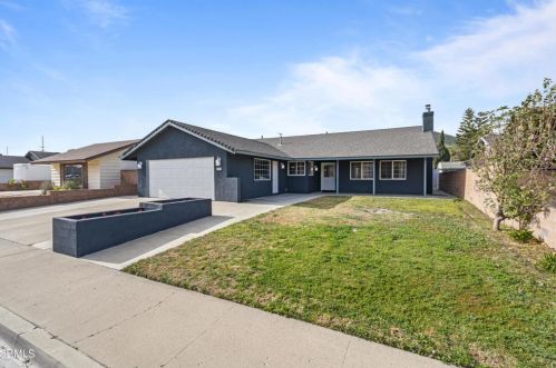 723 Center Ln, Santa Paula, CA 93060-2412