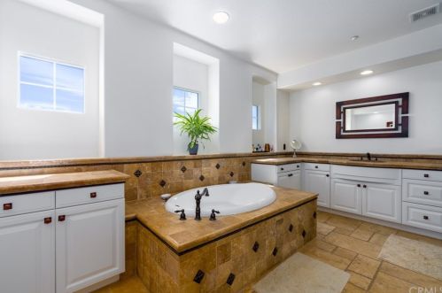 2523 Skytop Ct, Orange CA  92867-6492 exterior