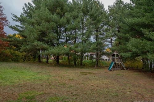 15 Independence Ln, North Haven CT  06473-1517 exterior