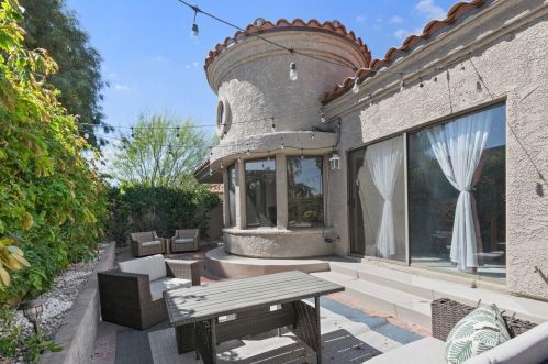 48127 Calle Seranas, La Quinta CA  92253-2205 exterior