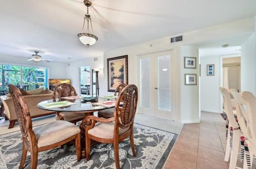 3285 Jessica Ln, Naples, FL 34105-7609