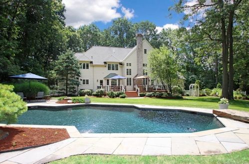 51 Tuckahoe Rd, Bridgeport, CT 06612-2053