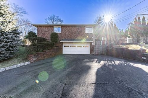 262 Overmount Ave, West Paterson NJ  07424-3284 exterior