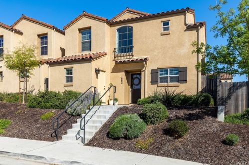 584 River Oaks Dr, Lake Nacimiento, CA 93446-7124