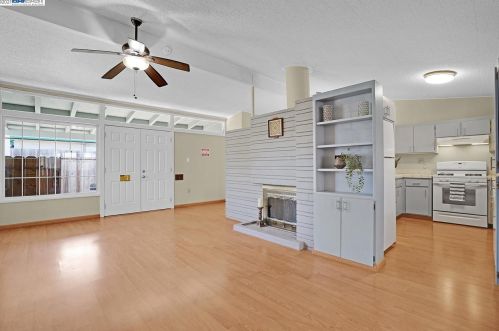 27065 Portsmouth Ave, Hayward CA 94545-3324 exterior