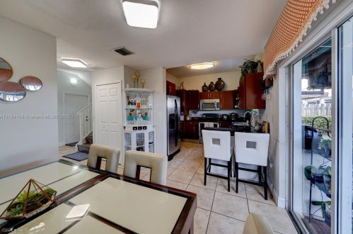 17845 74th Ct, Hialeah FL  33015-8441 exterior