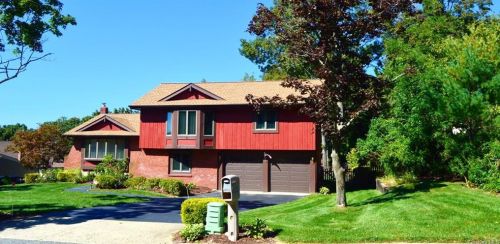 9 Rolling Hills Dr, Panamoka, NY 11961-2305
