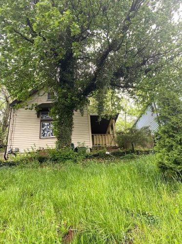 4570 Hamilton Ave, Cincinnati OH  45223-1777 exterior