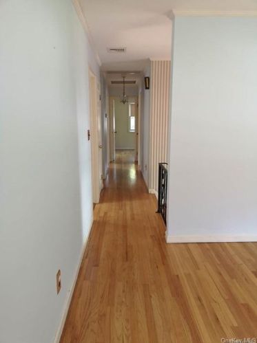 8 Brookside Pl, Pleasantville NY  10570-1205 exterior