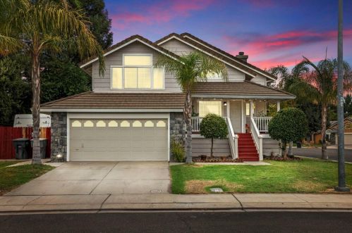 2855 Marsh Creek Ln, Riverbank, CA 95367-3829