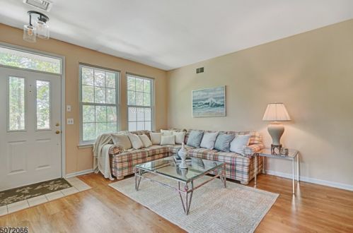 47 Pheasant Brook Ct, Bedminster NJ  07921-2040 exterior