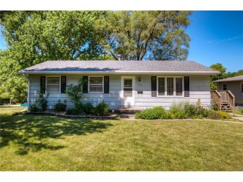 310 7th St, Winterset, IA 50273-1452